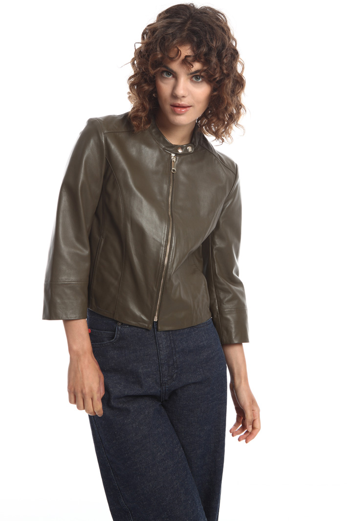 Cropped nappa jacket
Intrend Cropped nappa jacket
Intrend