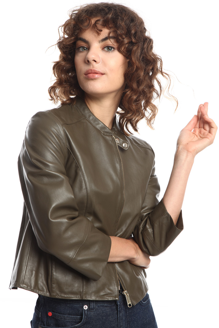 Cropped nappa jacket
Intrend Cropped nappa jacket
Intrend