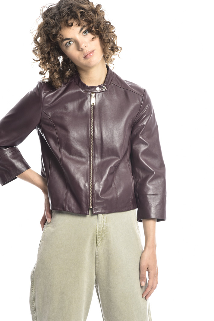 Cropped nappa jacket
Intrend Cropped nappa jacket
Intrend