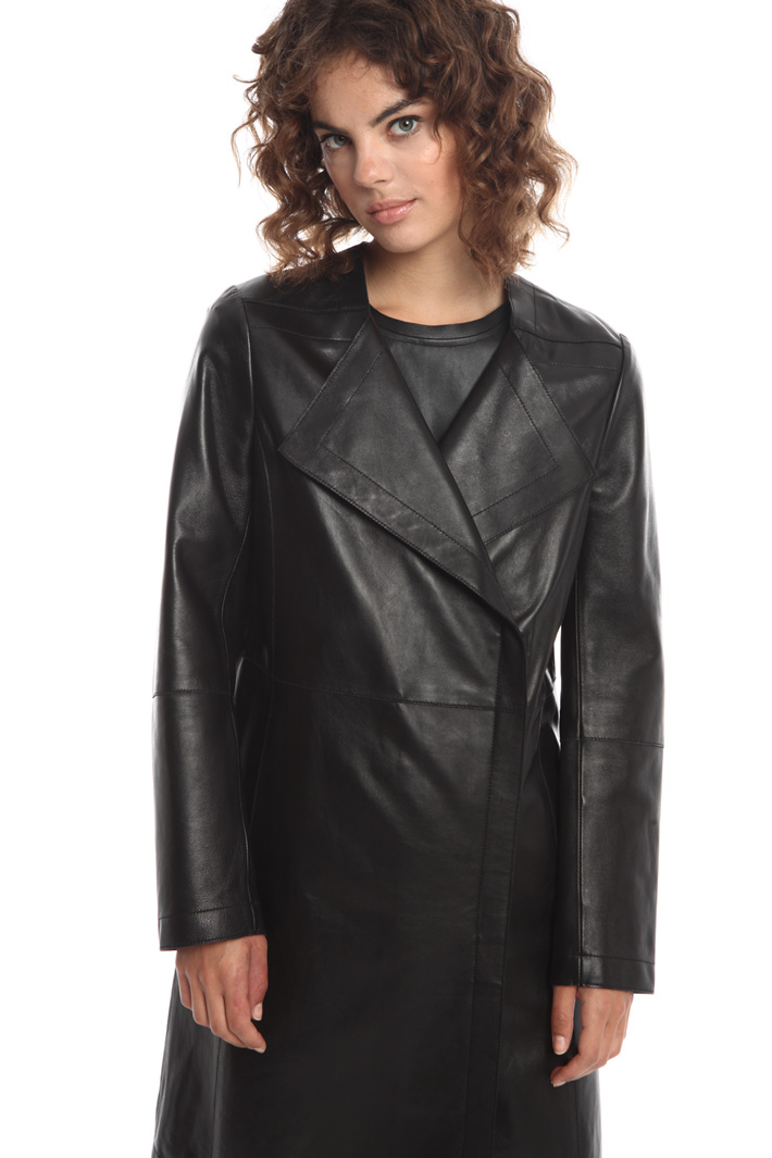 Long leather coat
Intrend Long leather coat
Intrend