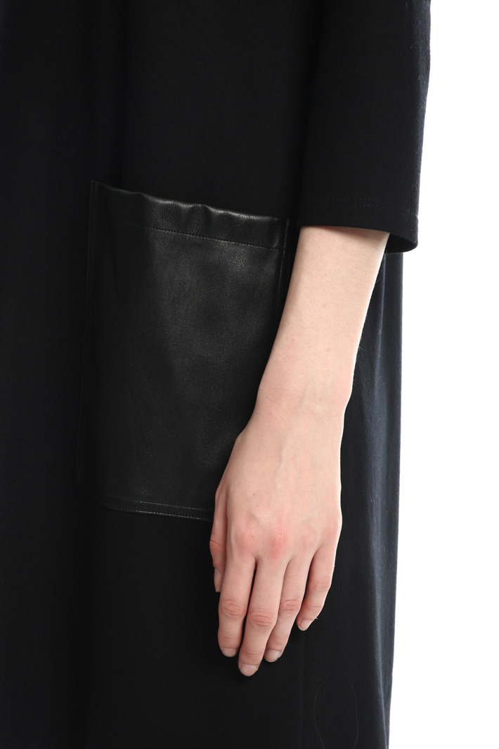 Dress with contrasting pockets Intrend Dress with contrasting pockets Intrend