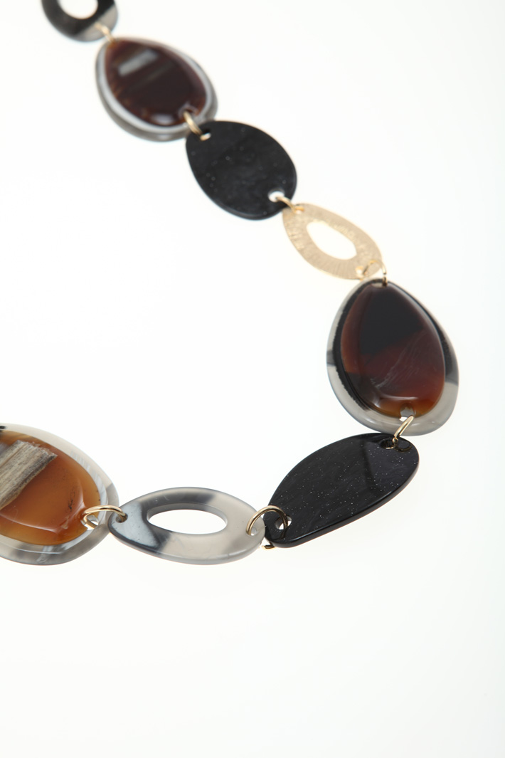 Long resin necklace Intrend Long resin necklace Intrend
