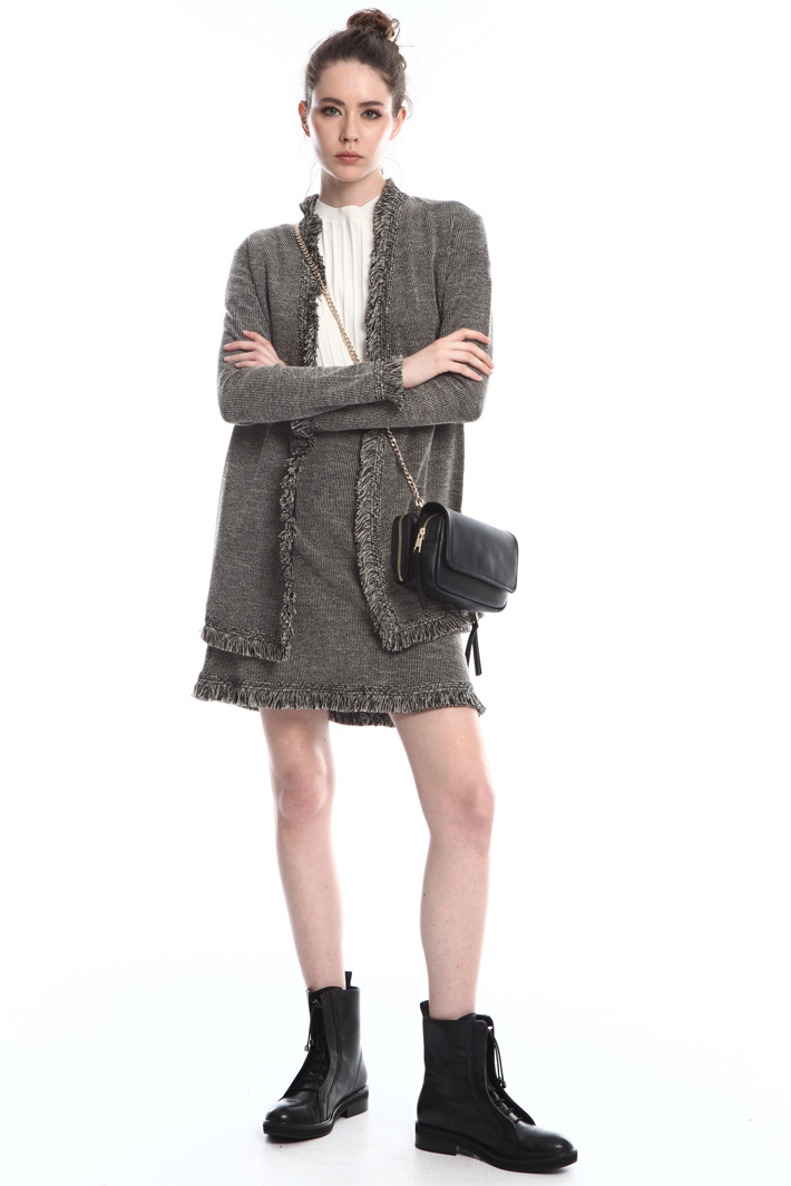 Raw edge mini skirt
Intrend Raw edge mini skirt
Intrend