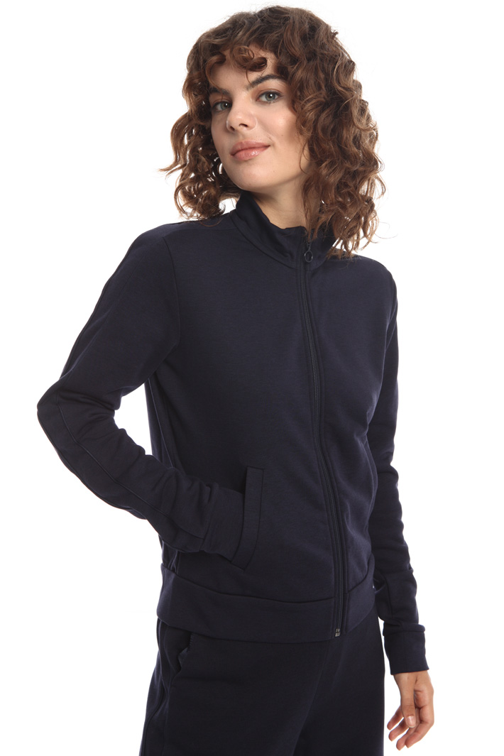 Zip-up high neck sweatshirt
Intrend Zip-up high neck sweatshirt
Intrend