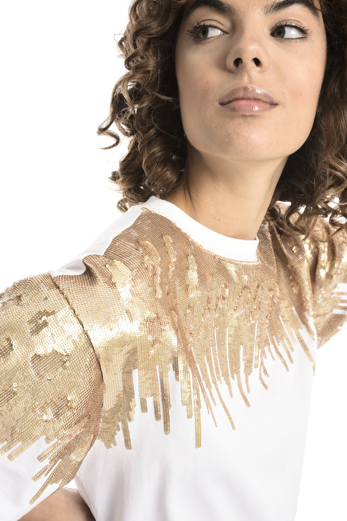 T-shirt with sequins Intrend T-shirt with sequins Intrend