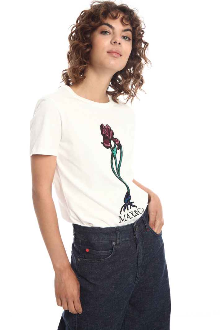 Embroidered T-shirt
Intrend Embroidered T-shirt
Intrend