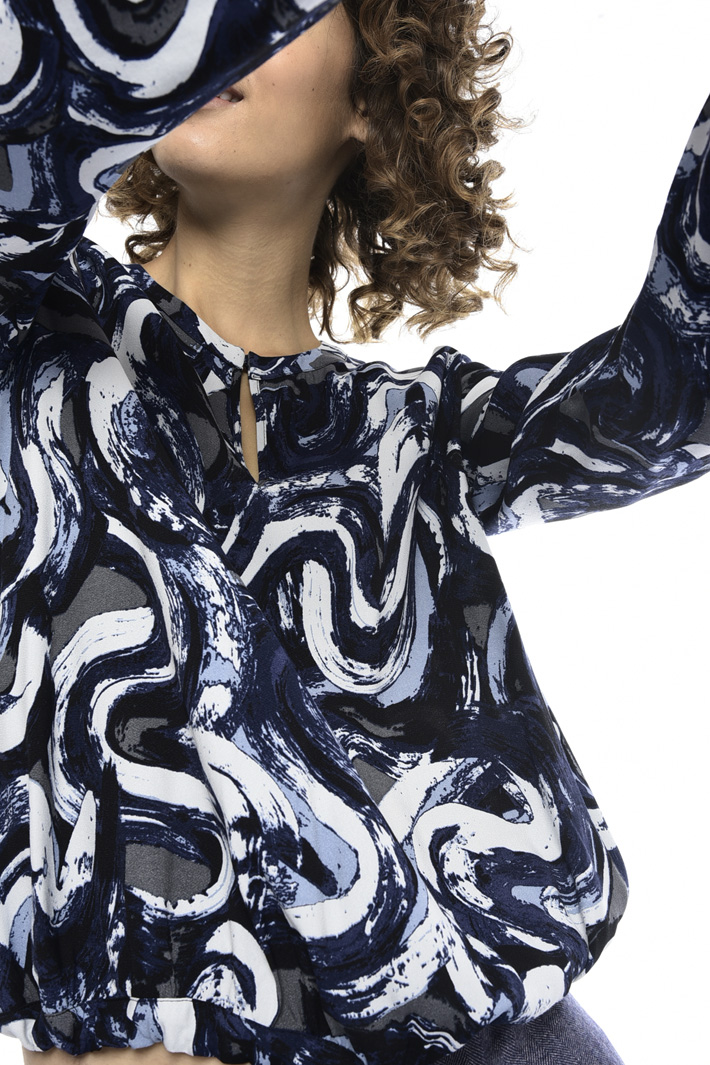 Drawstring printed blouse
Intrend Drawstring printed blouse
Intrend