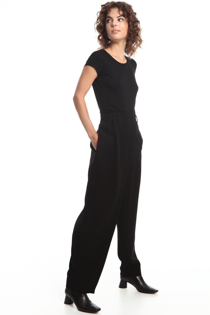 Fluid carrot trousers
Intrend Fluid carrot trousers
Intrend