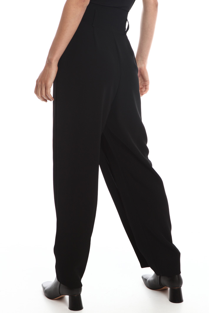 Fluid carrot trousers
Intrend Fluid carrot trousers
Intrend