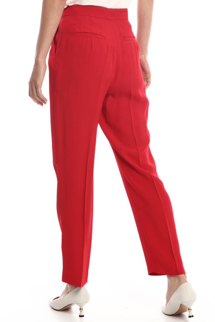 Envers satin trousers
Intrend Envers satin trousers
Intrend