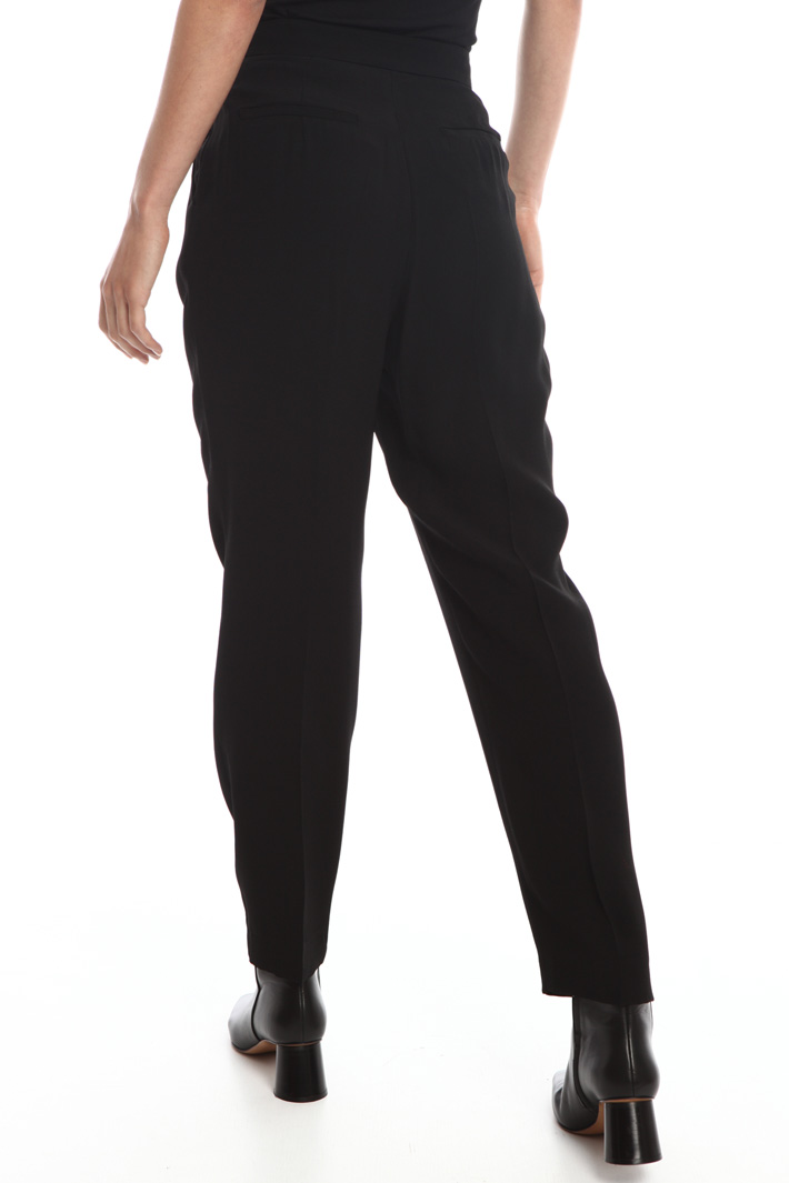Envers satin trousers
Intrend Envers satin trousers
Intrend