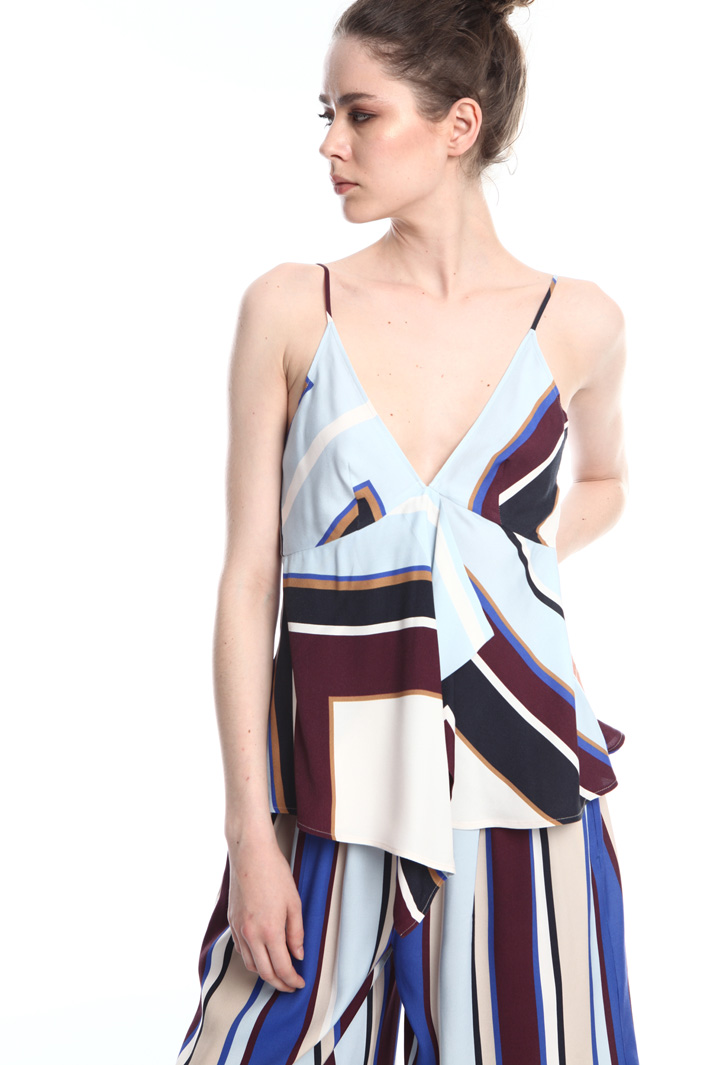 V-neck top with ruffle detail
Intrend V-neck top with ruffle detail
Intrend