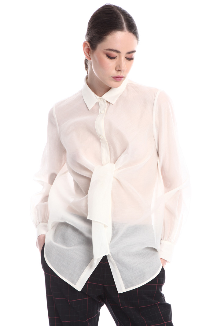Organza shirt with bow
Intrend Organza shirt with bow
Intrend