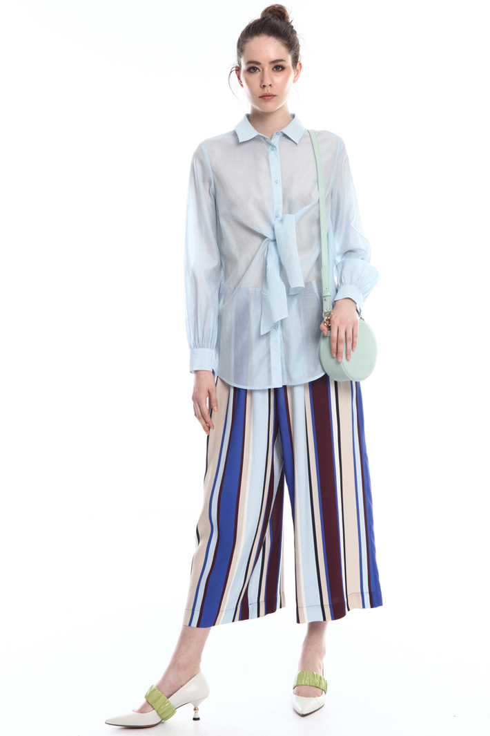 Organza shirt with bow
Intrend Organza shirt with bow
Intrend