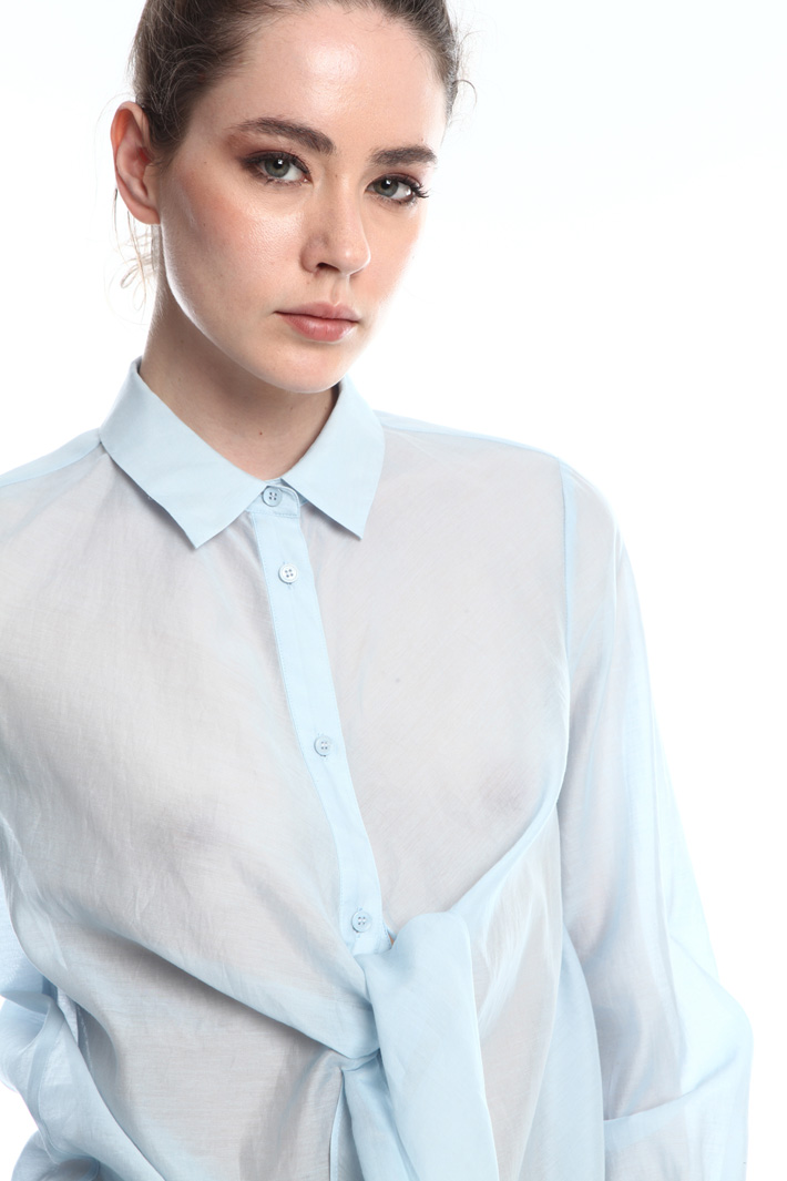 Organza shirt with bow
Intrend Organza shirt with bow
Intrend