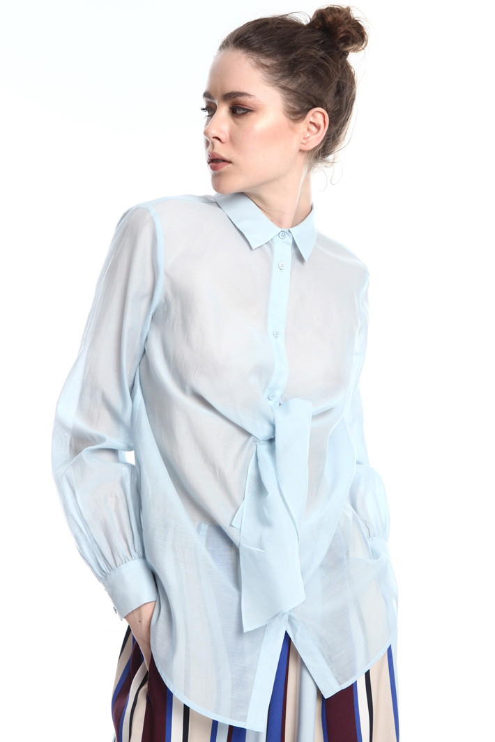 Organza shirt with bow
Intrend Organza shirt with bow
Intrend
