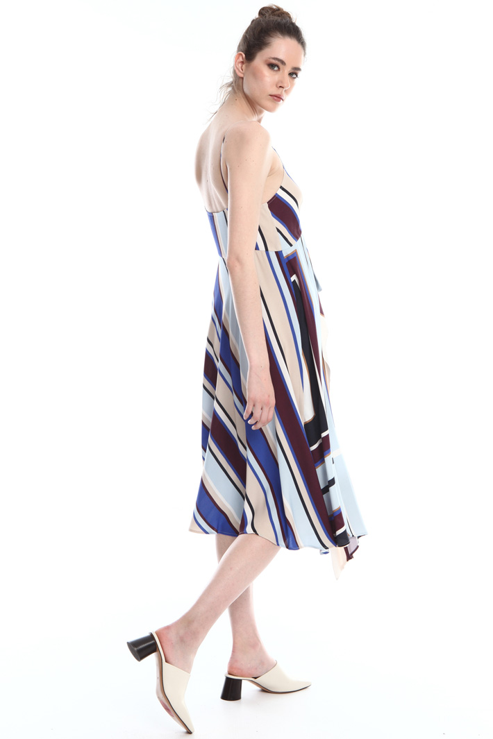 Flounce midi-dress
Intrend Flounce midi-dress
Intrend