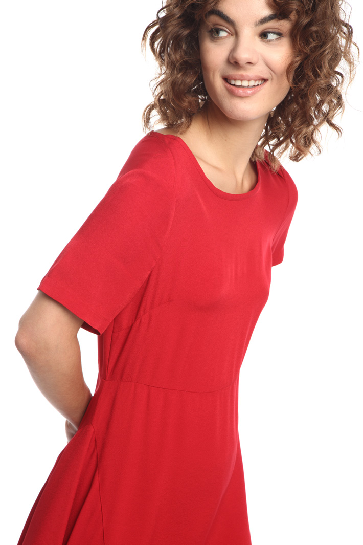 Asymmetric flared dress
Intrend Asymmetric flared dress
Intrend