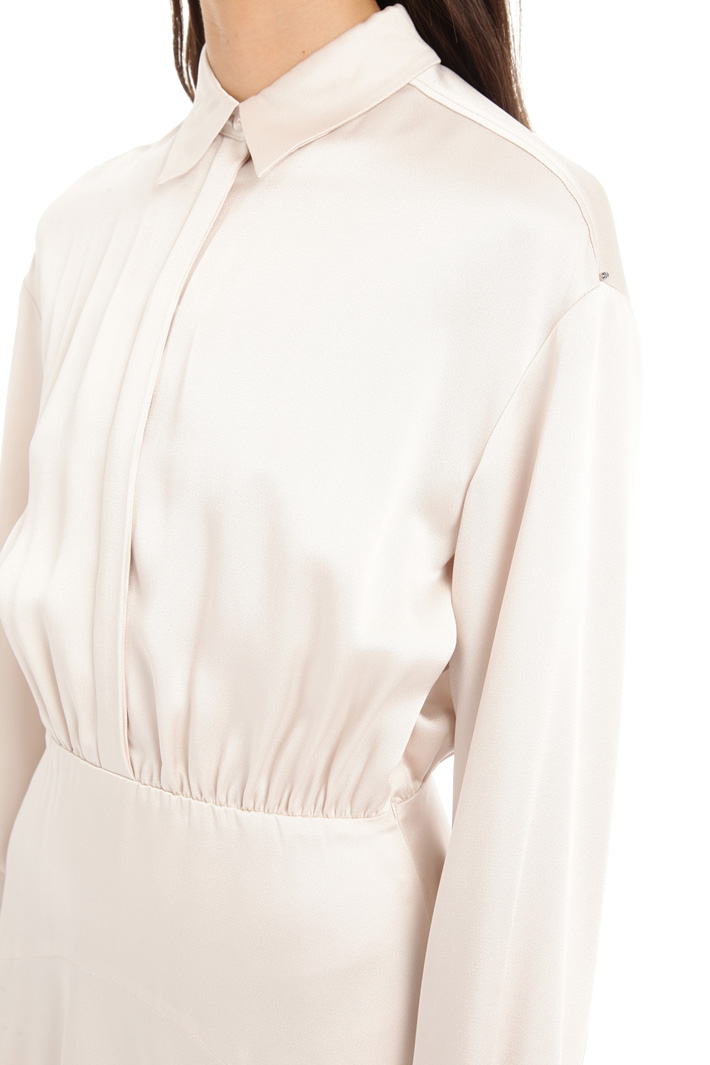 Shiny satin chemisier dress Intrend Shiny satin chemisier dress Intrend