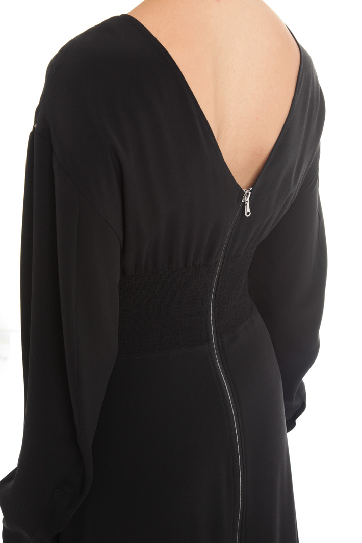 Crepe midi dress Intrend Crepe midi dress Intrend