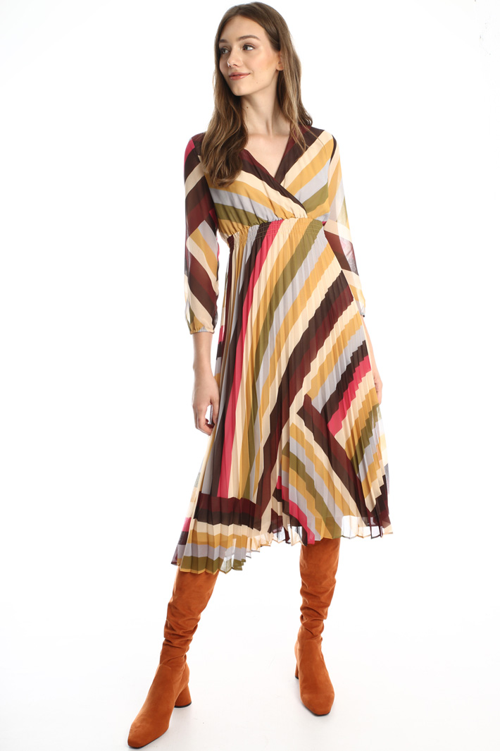 Pleated georgette dress Intrend Pleated georgette dress Intrend