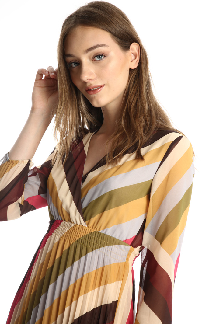 Pleated georgette dress Intrend Pleated georgette dress Intrend