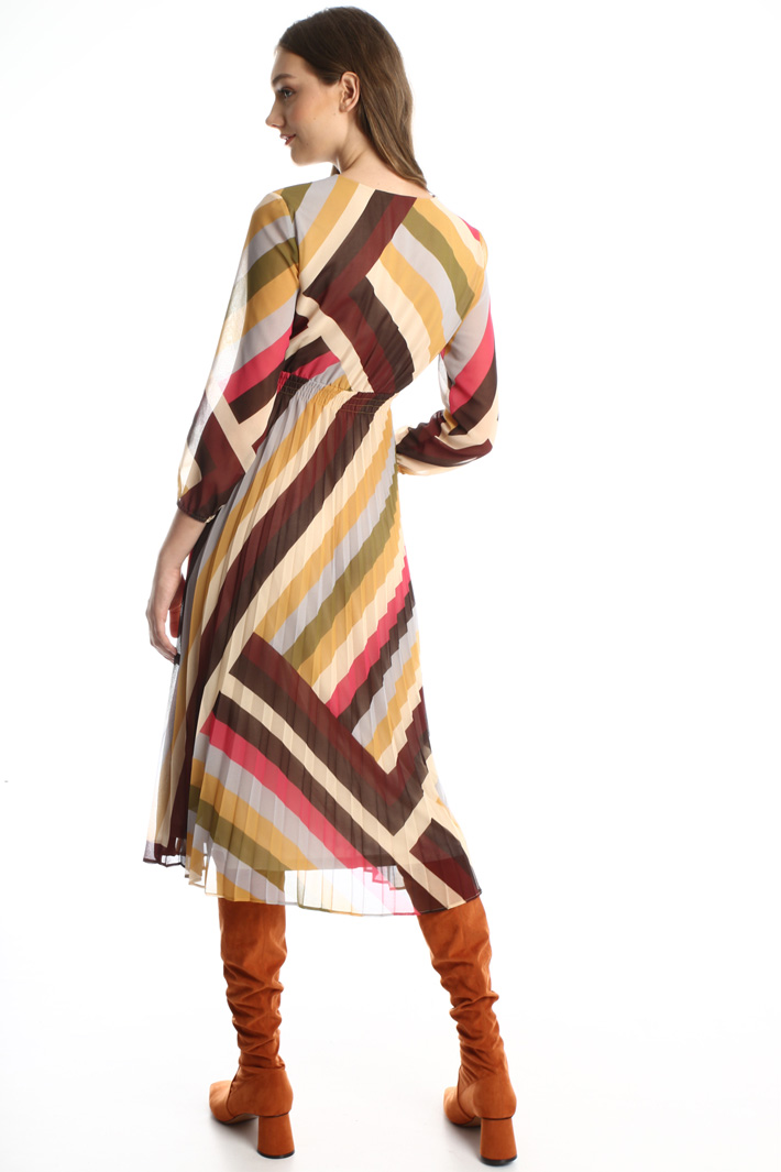 Pleated georgette dress Intrend Pleated georgette dress Intrend