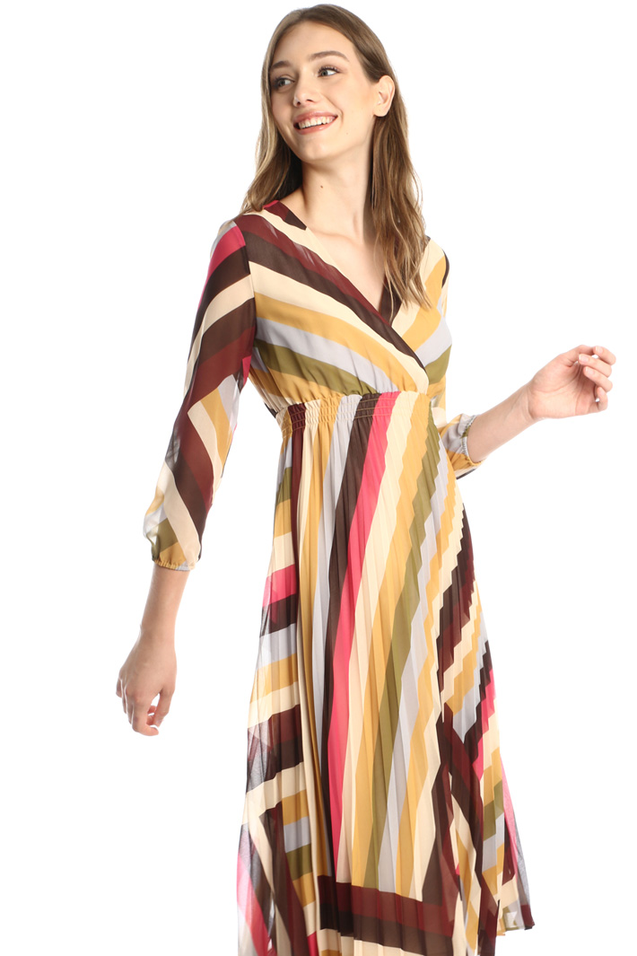 Pleated georgette dress Intrend Pleated georgette dress Intrend