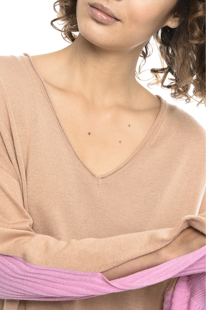 Wide V-neck sweater Intrend Wide V-neck sweater Intrend