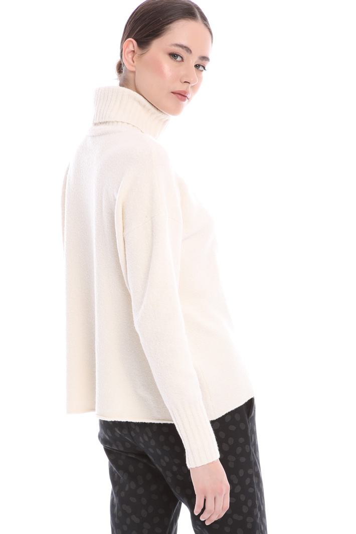 Bouclé sweater with zip detail Intrend Bouclé sweater with zip detail Intrend