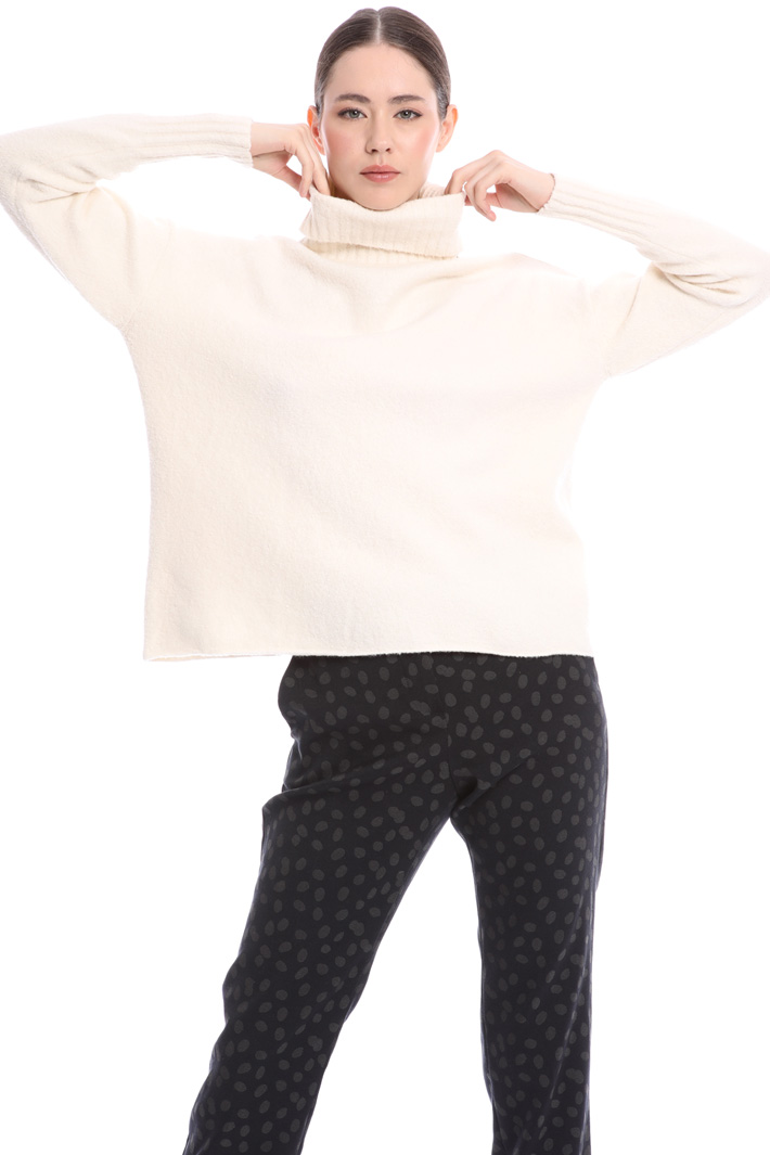 Bouclé sweater with zip detail Intrend Bouclé sweater with zip detail Intrend