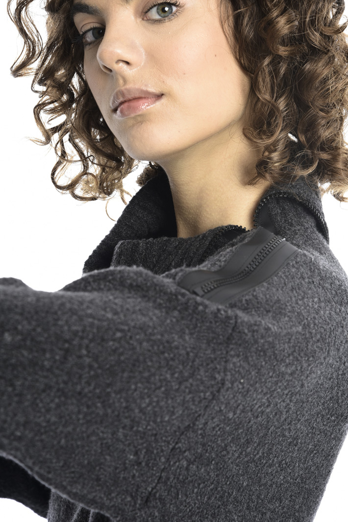 Bouclé sweater with zip detail Intrend Bouclé sweater with zip detail Intrend