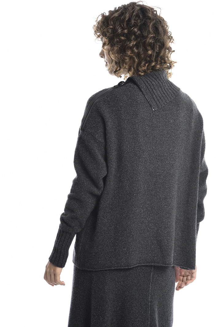 Bouclé sweater with zip detail Intrend Bouclé sweater with zip detail Intrend