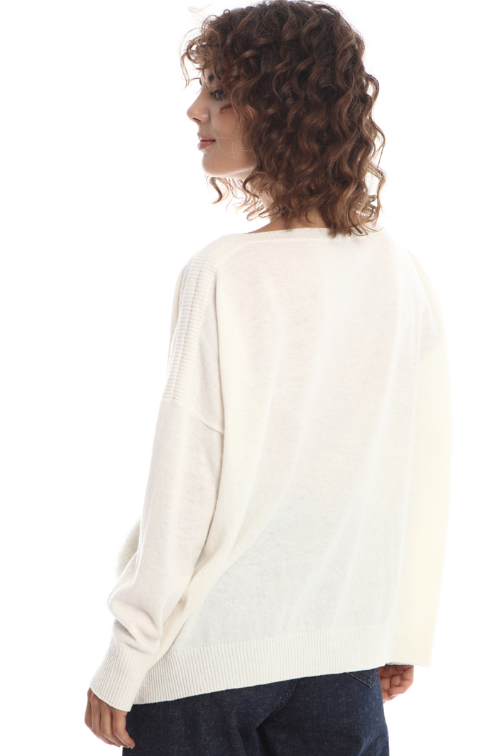 Wool jumper with plush pockets Intrend Wool jumper with plush pockets Intrend