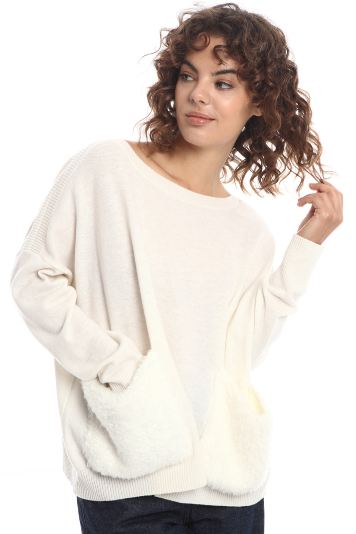 Wool jumper with plush pockets Intrend Wool jumper with plush pockets Intrend