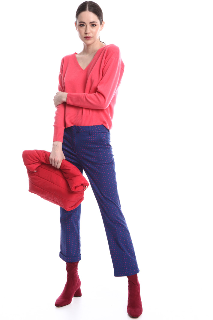 V-neck wool-cashmere sweater
Intrend V-neck wool-cashmere sweater
Intrend