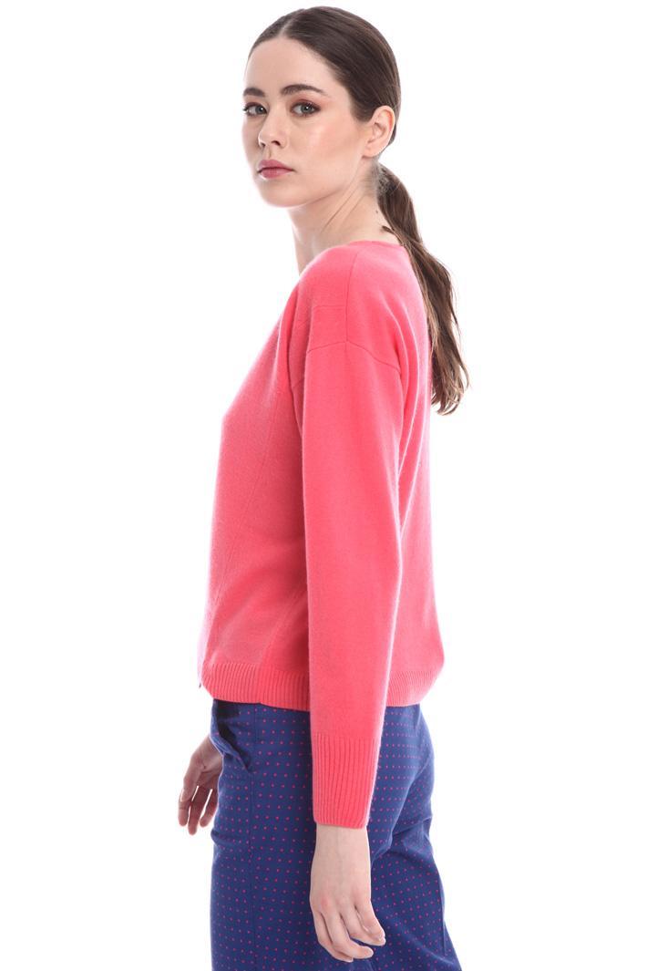 V-neck wool-cashmere sweater
Intrend V-neck wool-cashmere sweater
Intrend
