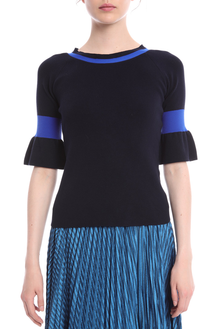 Sweater with ribbed inserts
Intrend Sweater with ribbed inserts
Intrend