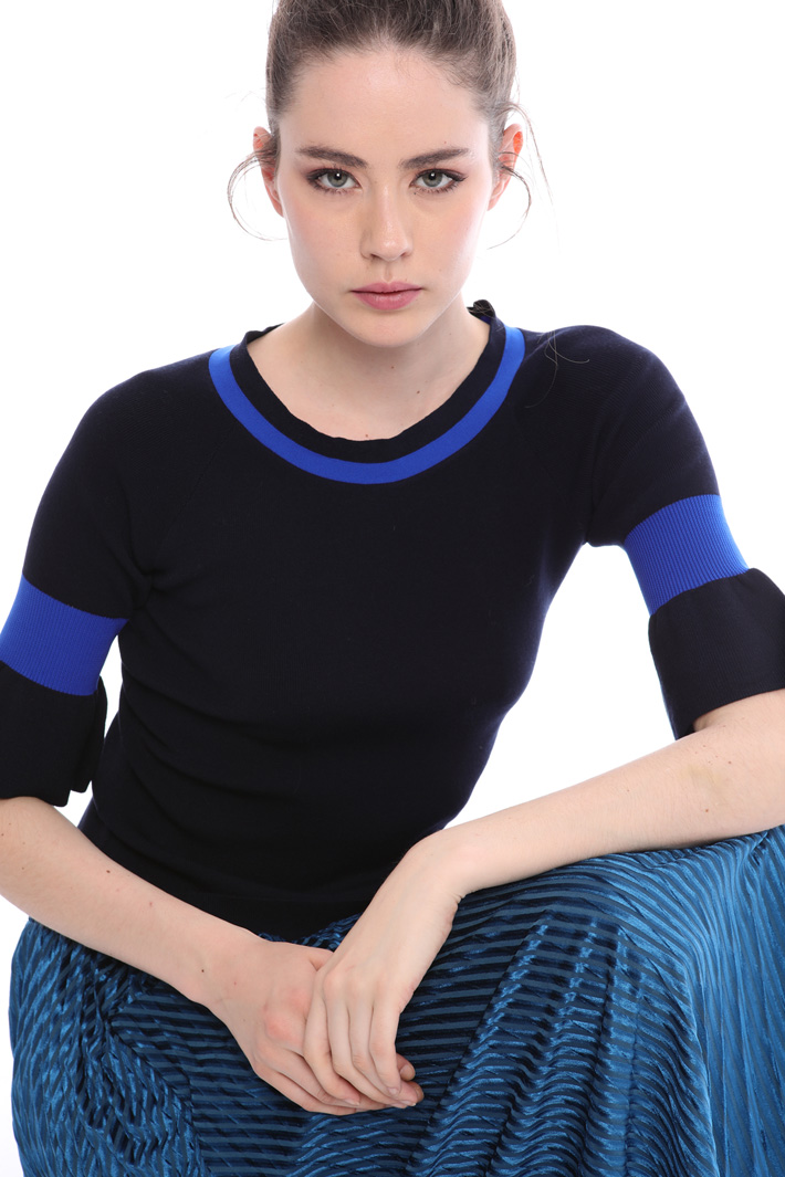 Sweater with ribbed inserts
Intrend Sweater with ribbed inserts
Intrend