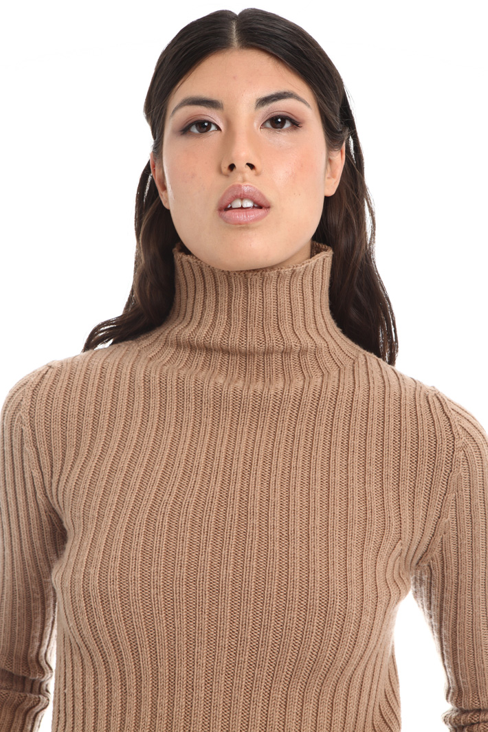 Ribbed turtleneck sweater Intrend Ribbed turtleneck sweater Intrend