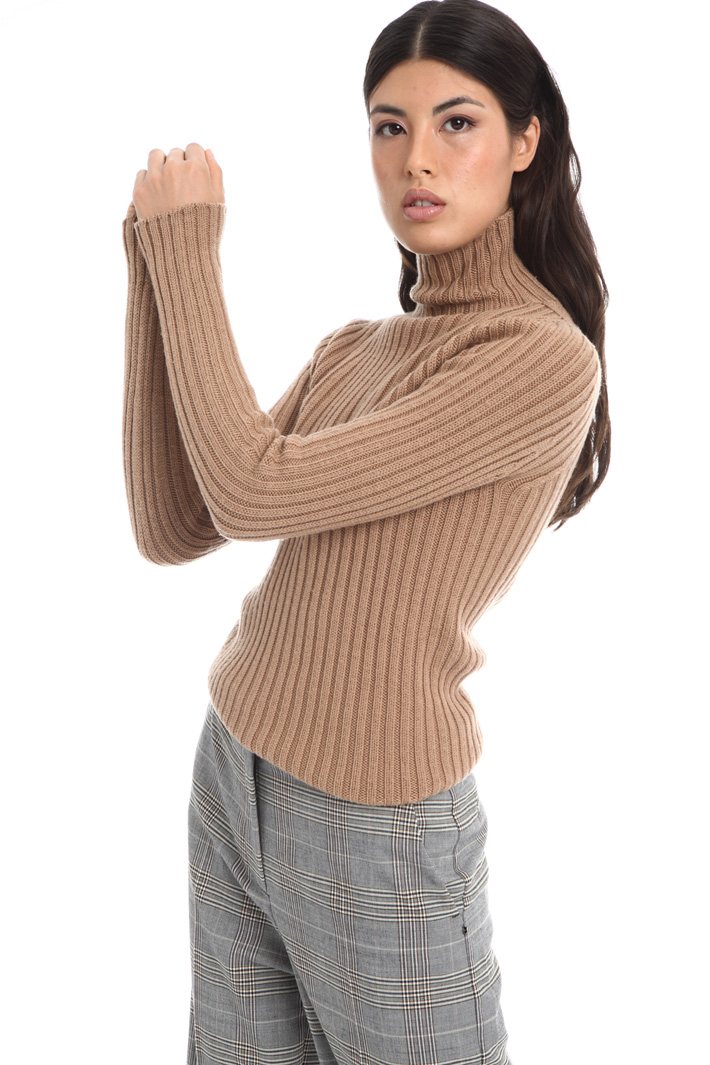 Ribbed turtleneck sweater Intrend Ribbed turtleneck sweater Intrend