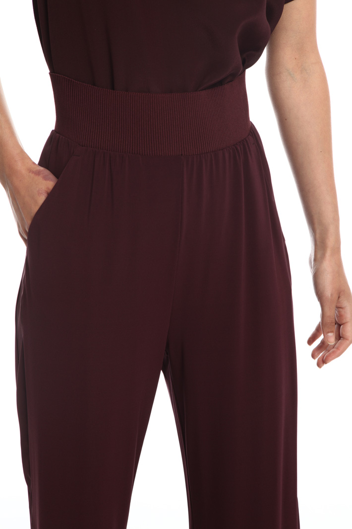 Fluid jersey trousers
Intrend Fluid jersey trousers
Intrend