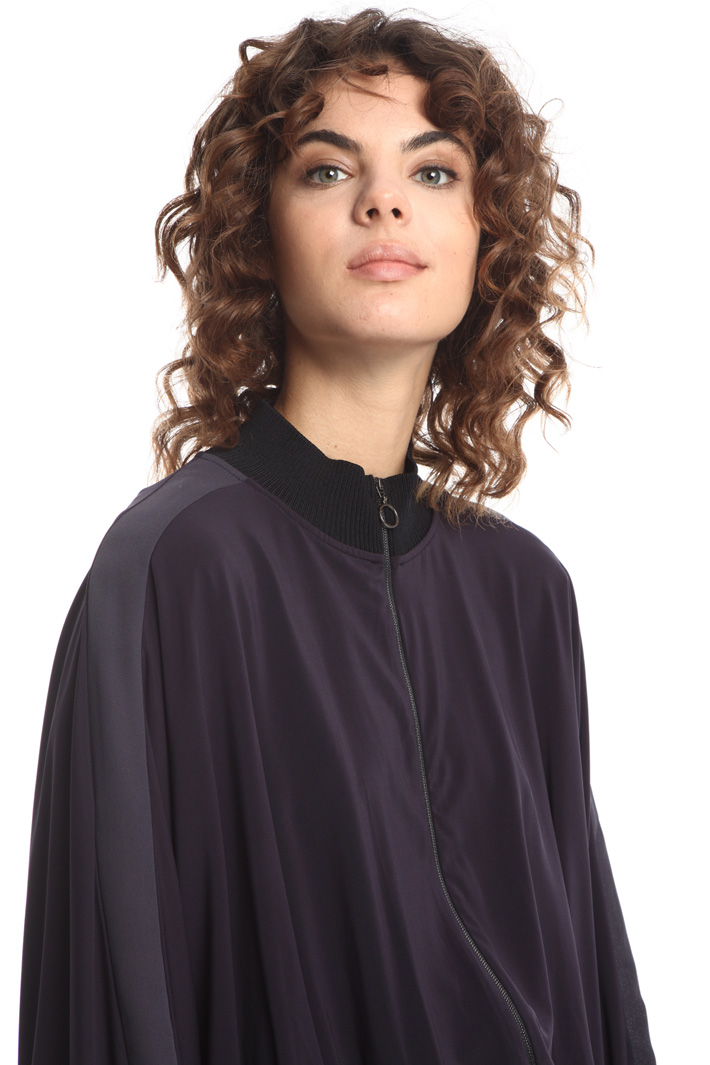 Jersey bomber jacket
Intrend Jersey bomber jacket
Intrend