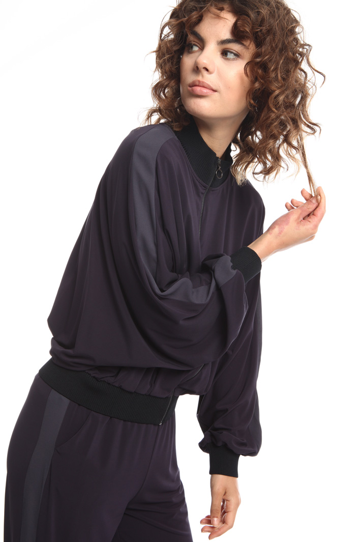 Jersey bomber jacket
Intrend Jersey bomber jacket
Intrend