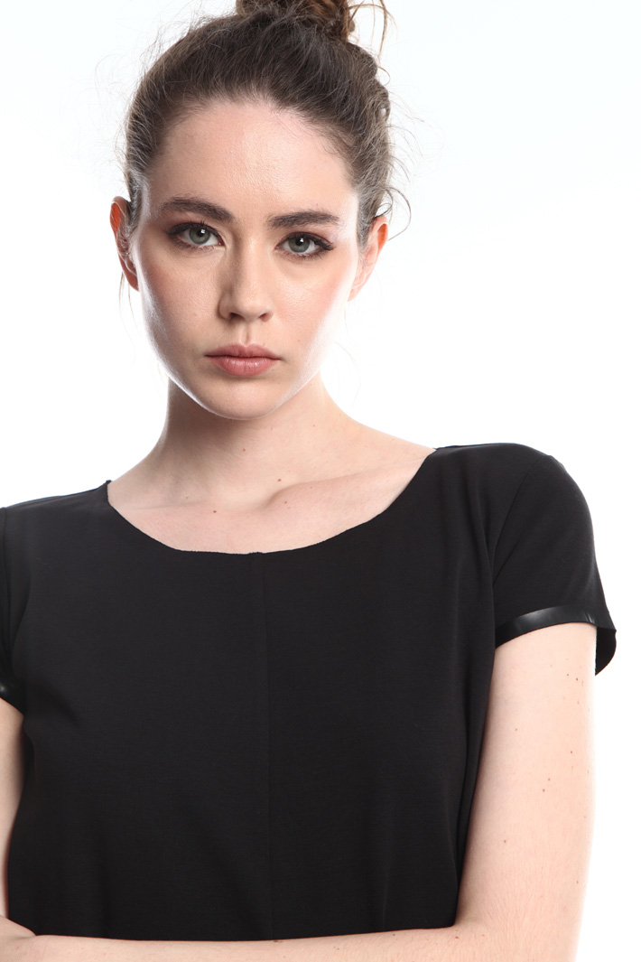 Flared T-shirt
Intrend Flared T-shirt
Intrend