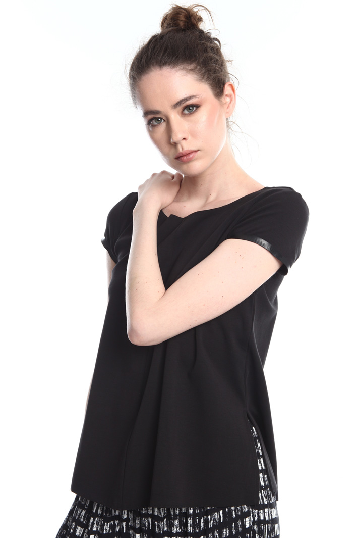 Flared T-shirt
Intrend Flared T-shirt
Intrend