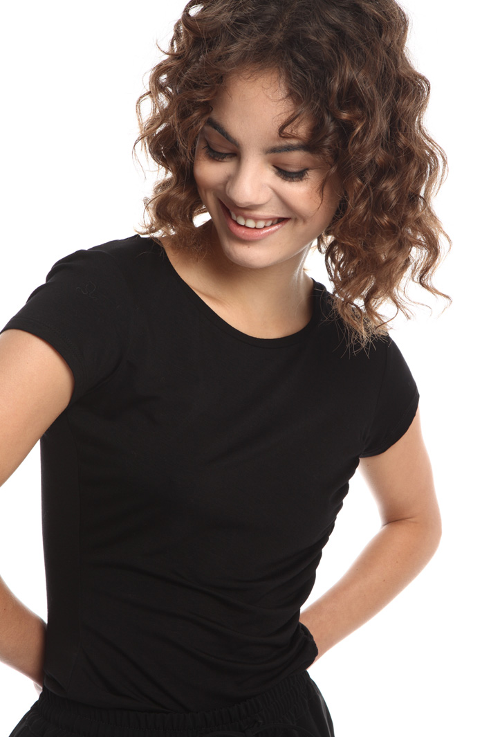 Fitted T-shirt in viscose Intrend Fitted T-shirt in viscose Intrend