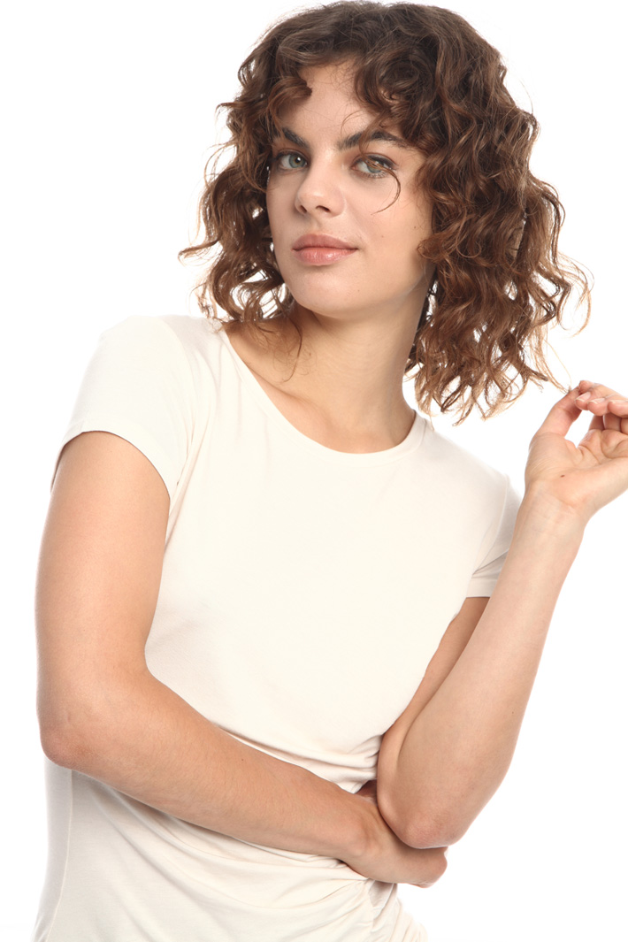 Fitted T-shirt in viscose Intrend Fitted T-shirt in viscose Intrend