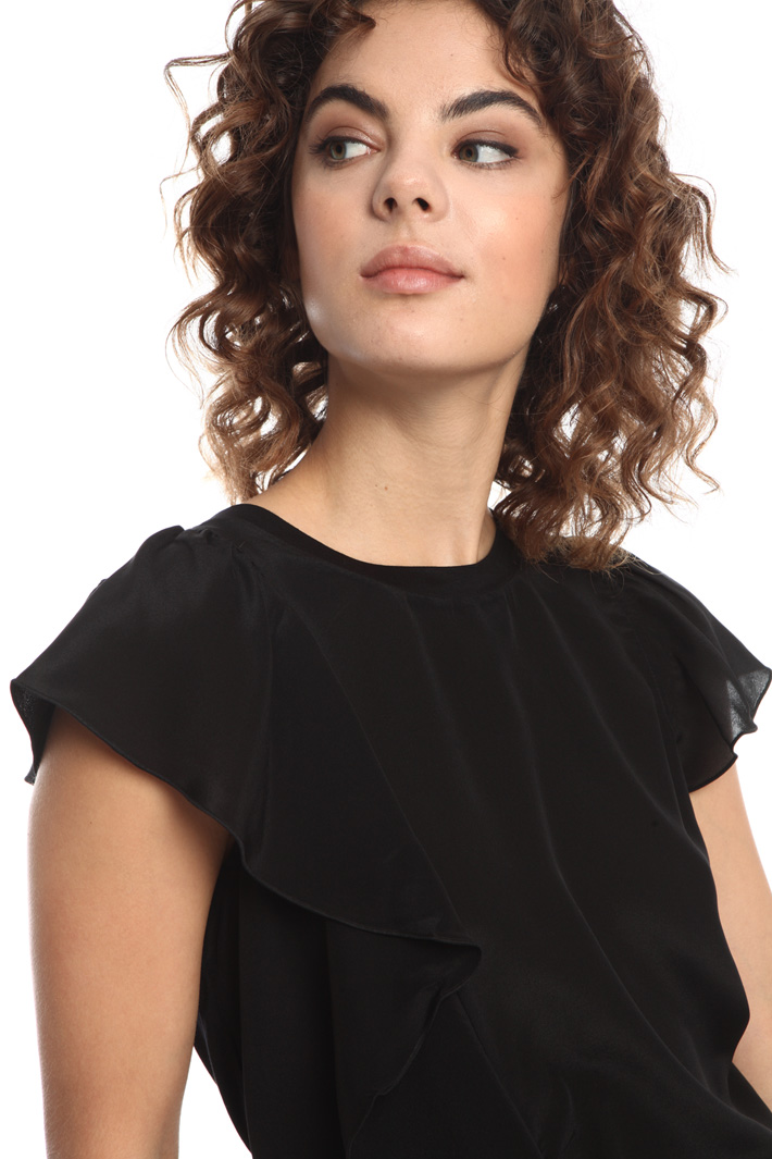 Ruffle detail blouse
Intrend Ruffle detail blouse
Intrend