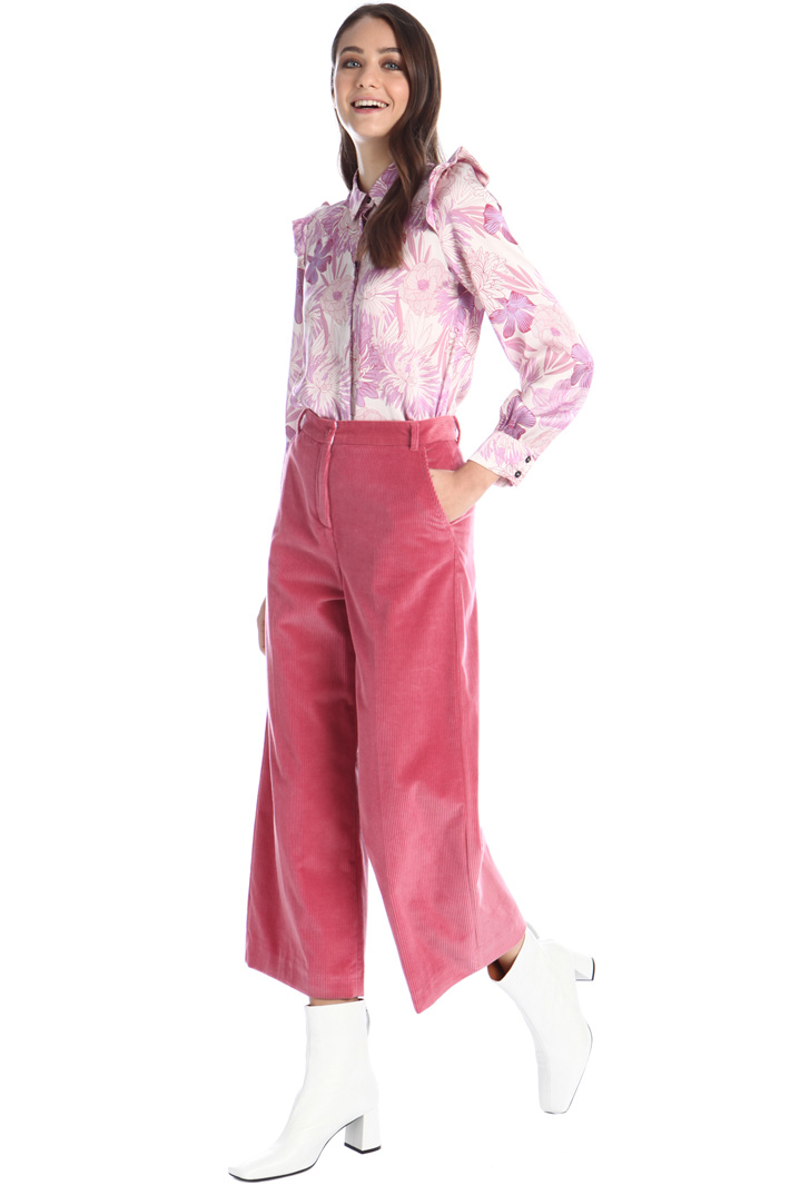Cropped trousers in velvet Intrend Cropped trousers in velvet Intrend